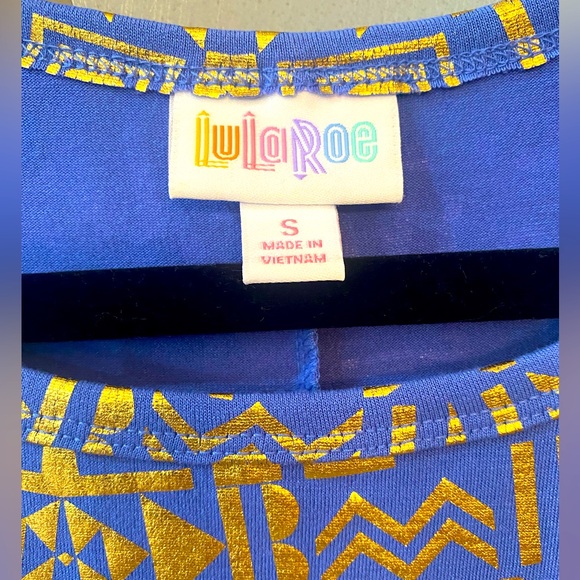 🔆NWT LulaRoe elegant collection Carly. Size Small- runs big - Picture 2 of 4